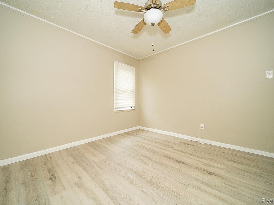 19469 Whitcomb St, photo 29
