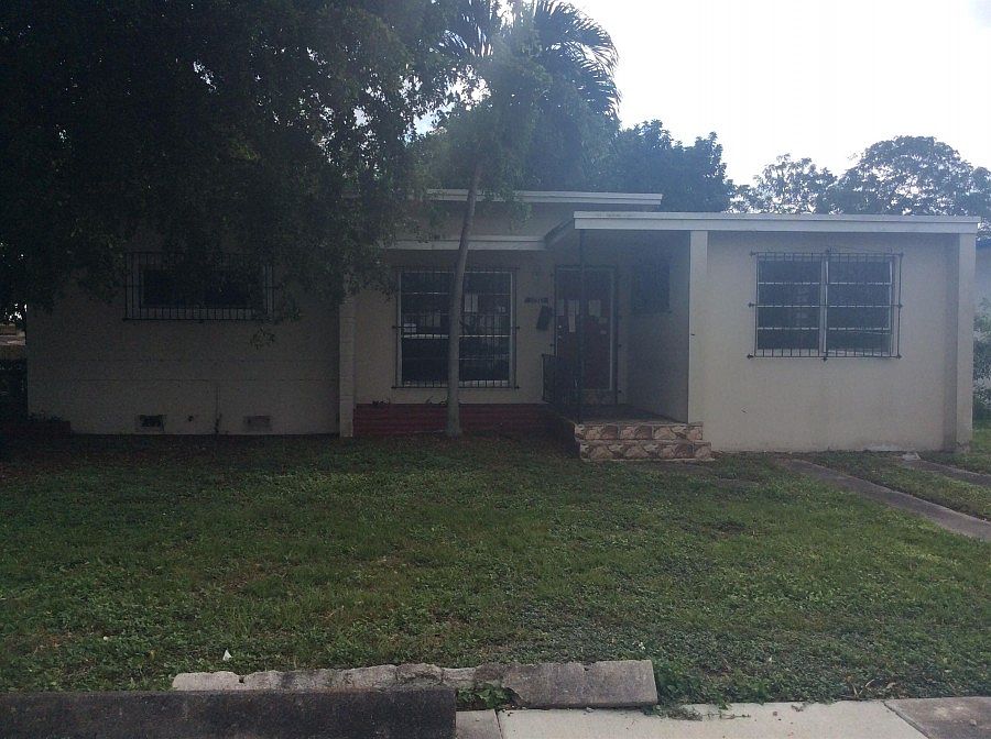 1st image of 1750 NE 160th St