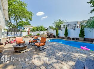 1758 John St, Merrick, NY 11566