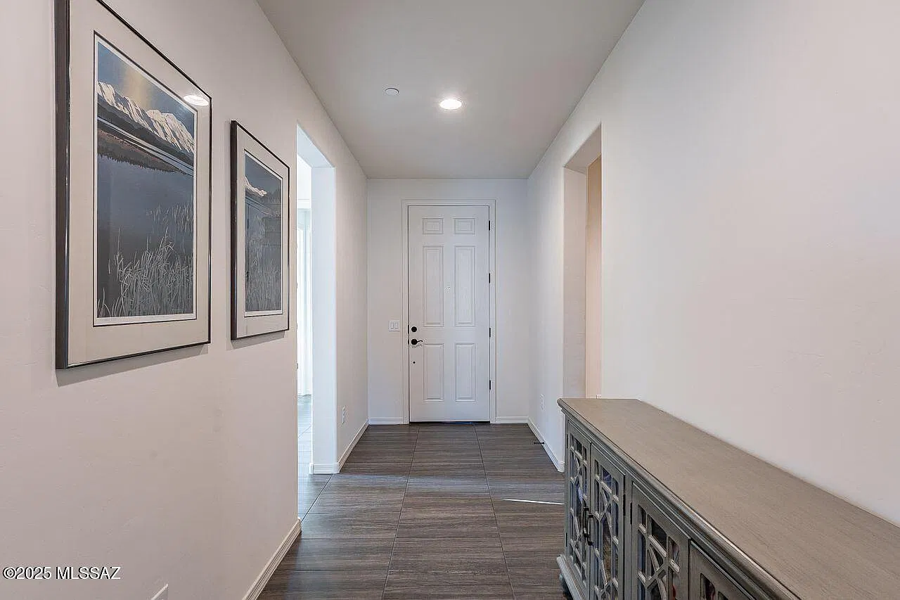 3 bed, 3.0 bath, 2060 sqft, $2,700 — Photo 3