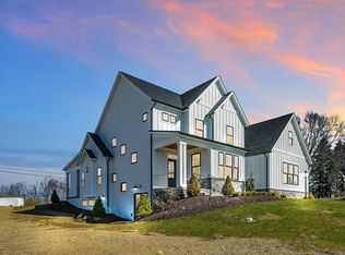 1075 Honey Locust Dr, Jeannette, PA 15644