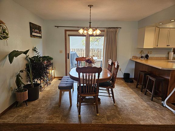 5th image of 319 3rd St N