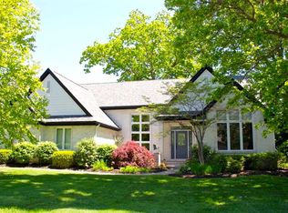 523 Forest Lake Dr, Holland, OH 43528
