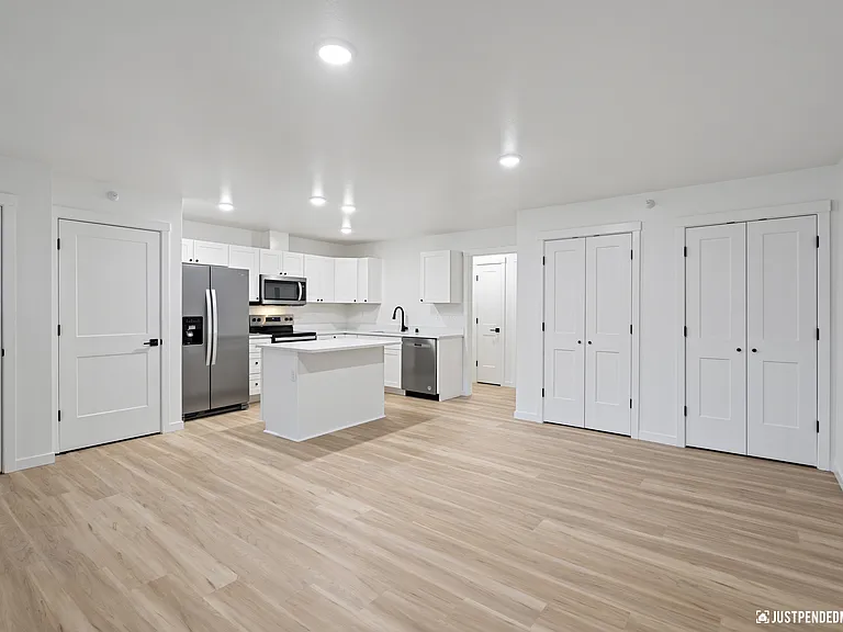 12372 Lake St #B10 — Photo 3