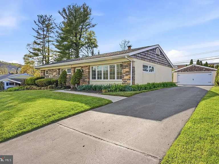 637 School Line Dr — Photo 2