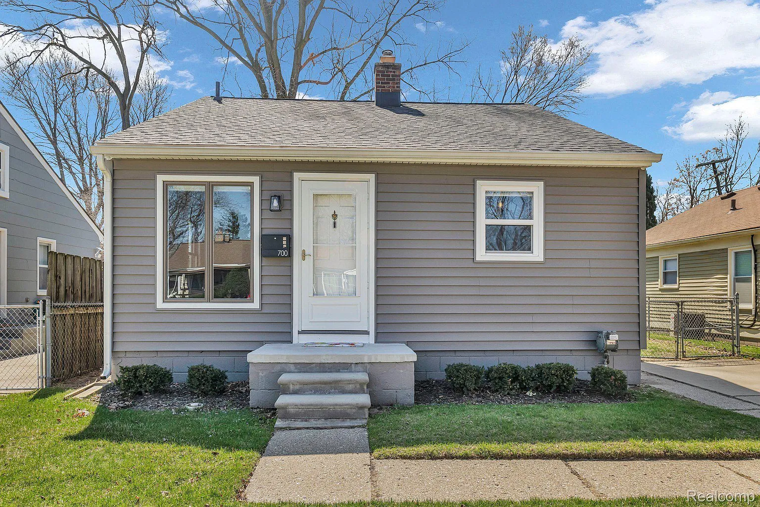 700 Donald Ave photo 1