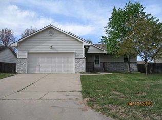 1314 E Spring Cir, Haysville, KS 67060