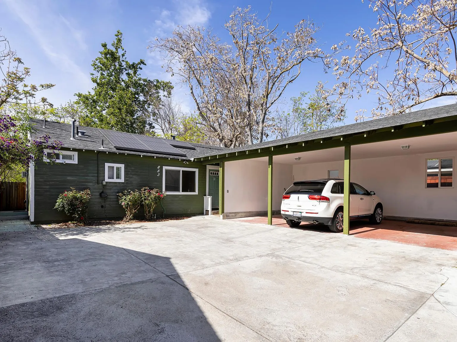 853 E San Antonio St — Photo 2