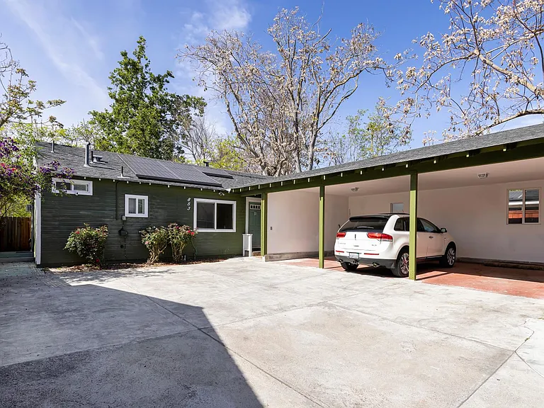 853 E San Antonio St #A — Photo 2