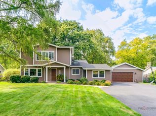 30408 N Oak Grove Ave, Libertyville, IL 60048