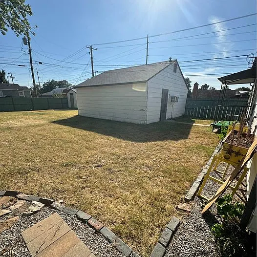 2321 W Elm Ave — Photo 16