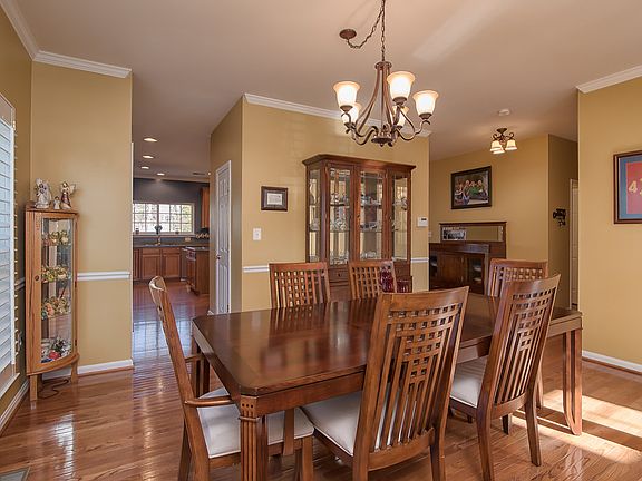 5th image of 47 Wiltshire Dr