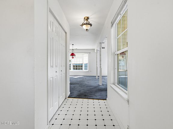 4th image of 711 Anglesea Avenue