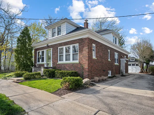 202 W Station St, Barrington, IL 60010