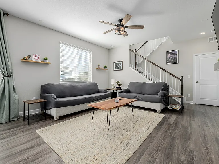 10406 Akron St — Photo 14