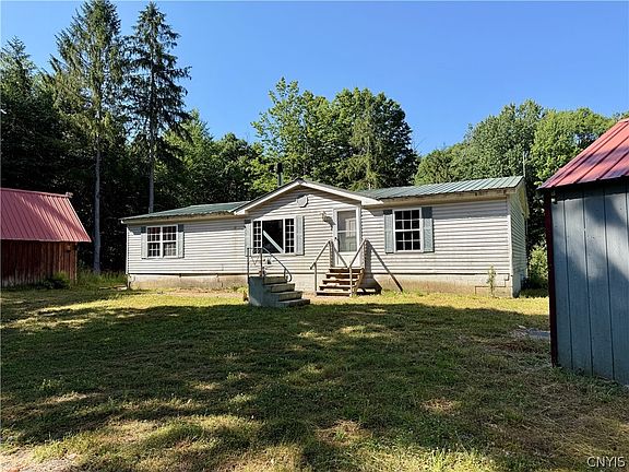 2nd image of 10 Whispering Oaks Ln