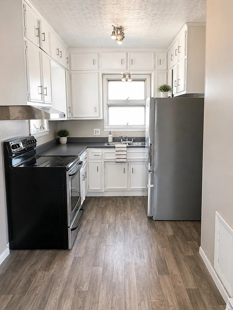 Renovated 1-Bedroom Apartment In Hoopeston, Il - Free Wifi — Photo 3