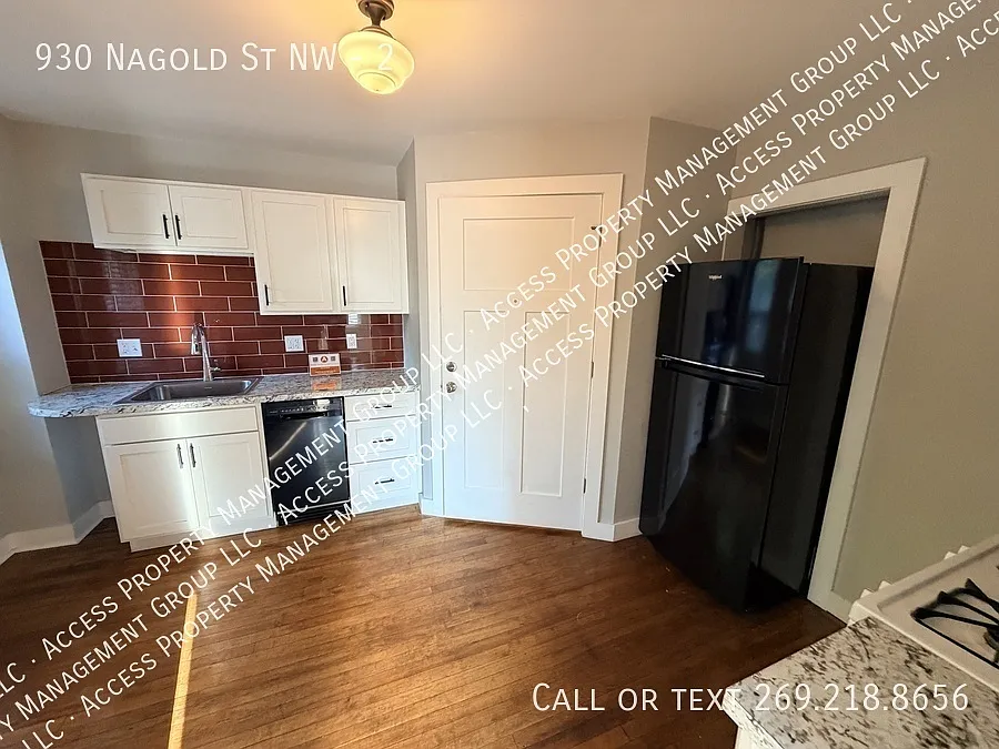 Almost New 2 Bedroom Unit NW Side — Photo 3