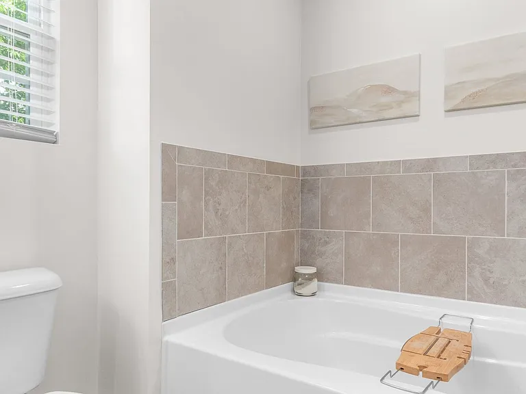 1545 Ocean Garden St — Photo 4
