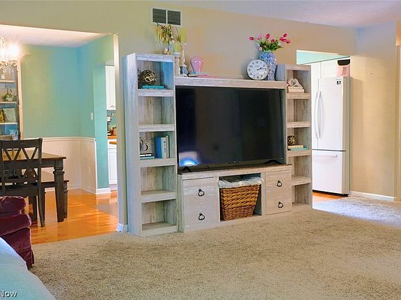 5th image of 267 High Point Cir