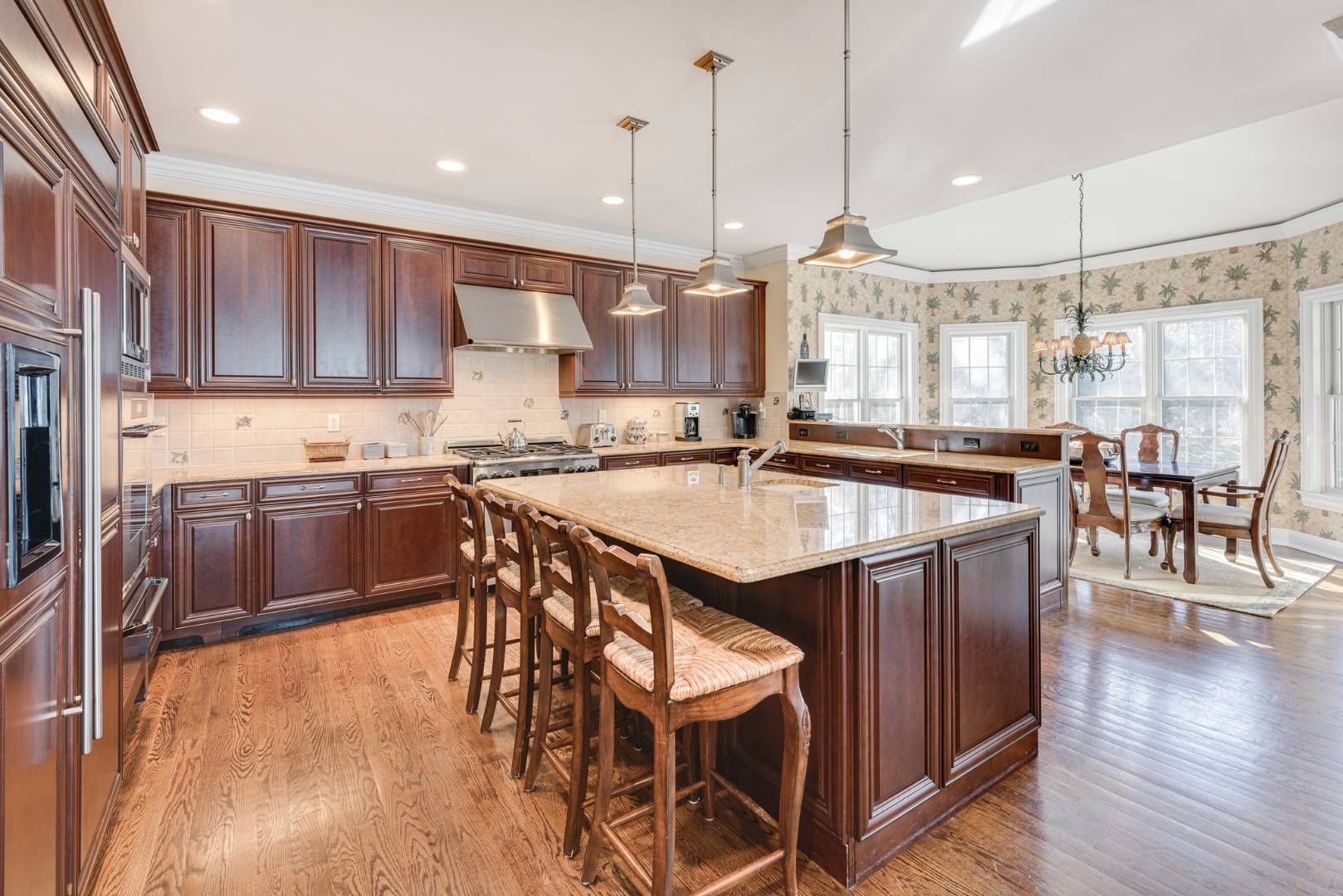  Chef's kitchen