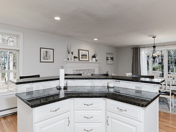 5th image of 38 Pickens St