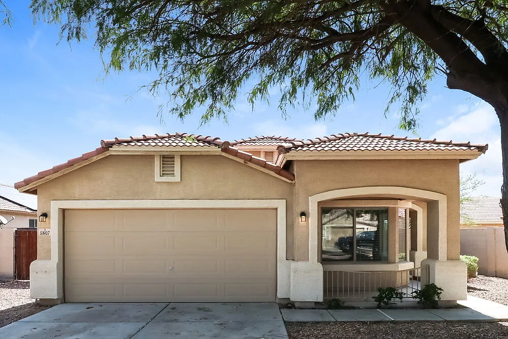 4 bed, 2.0 bath, 1611 sqft, $2,080 — Photo 1