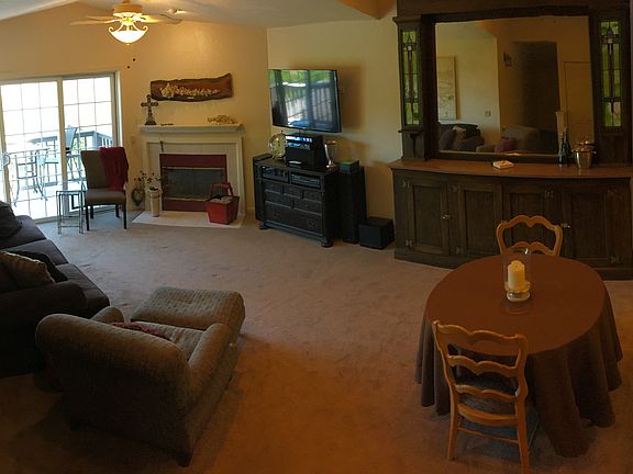 Living/dining rm