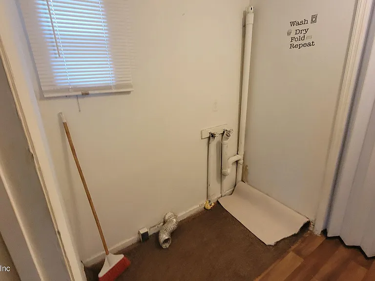2810 Venus St — Photo 9