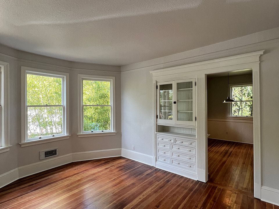 1st image of 710 24th Ave S APT 2