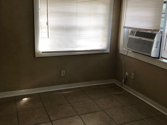 2nd image of 915 Stockton St #1