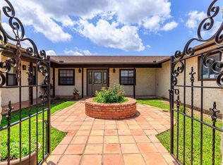 207 Broken Spur Dr, Mountain Home, TX 78058