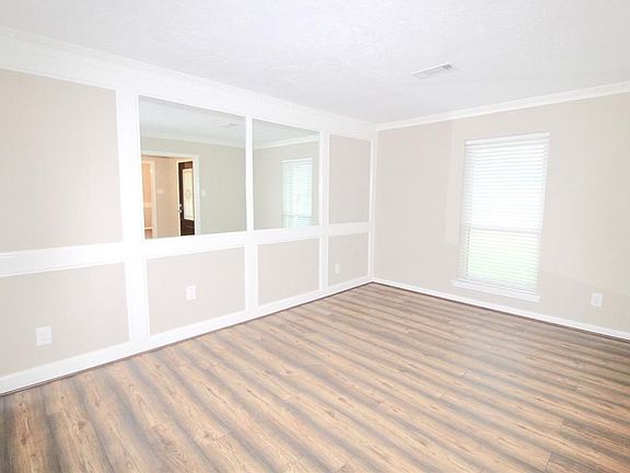 2nd image of 3314 Ashmont Ln