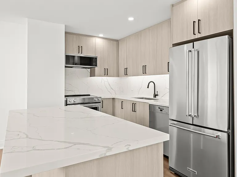 44 Charles St W — Photo 91