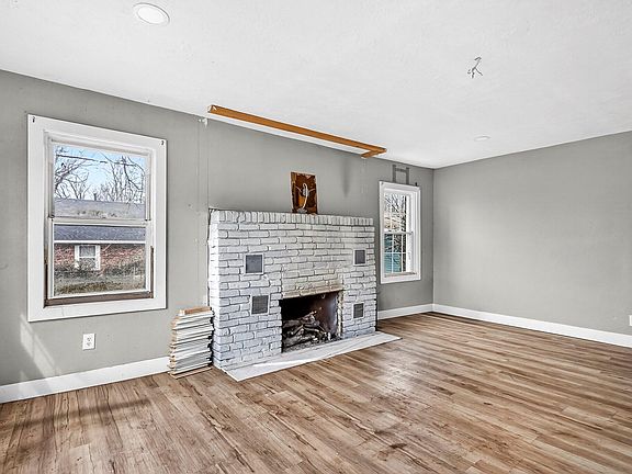 5th image of 2124 N Kansas Expressway