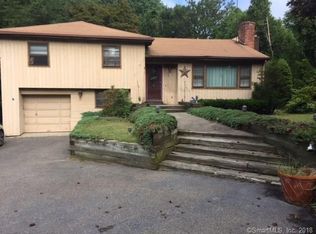 155 Holland Rd, Bridgeport, CT 06610