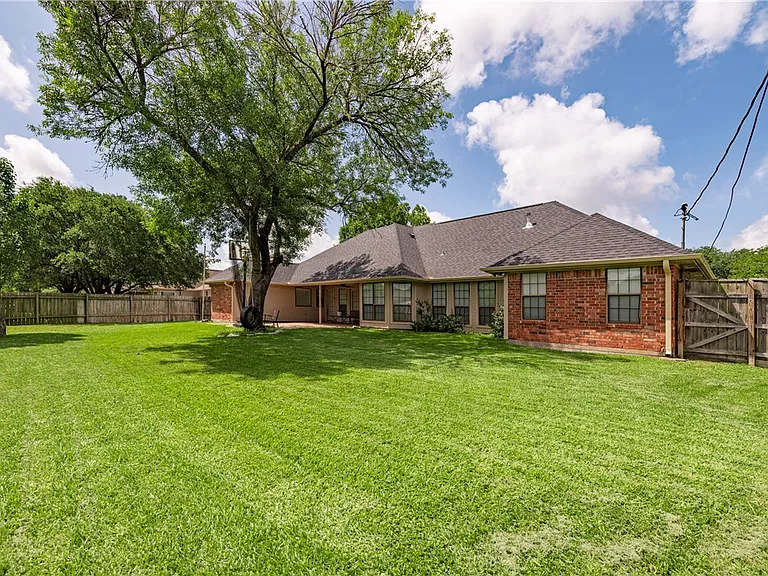 2905 Aztec Ct — Photo 33