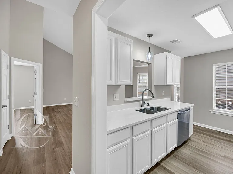 508 Lanesborough Dr — Photo 5