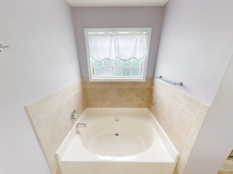 2438 Larwood Dr — Photo 23