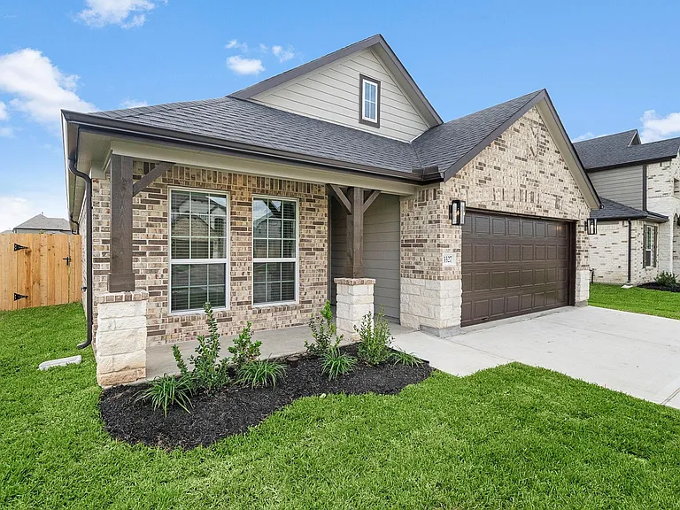 3327 Tilley Dr — Photo 2