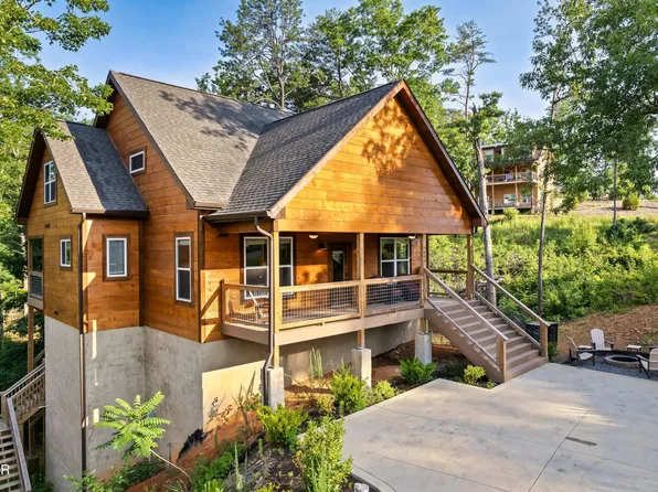 3008 Cloudburst Dr, Sevierville, TN 37862