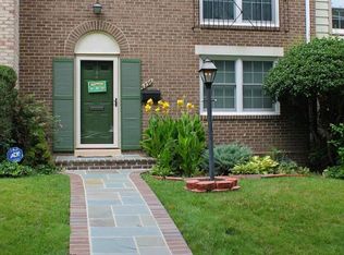 9896 Cardinal Rd, Fairfax, VA 22030