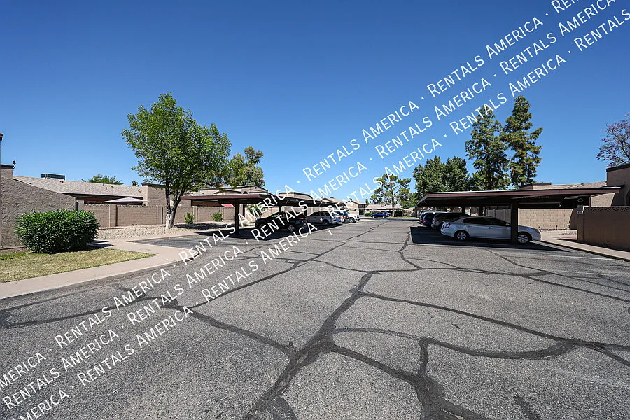 Amazing 2 BR / 2 BA North Glendale Townhome off Bellair Golf Park — Photo 2