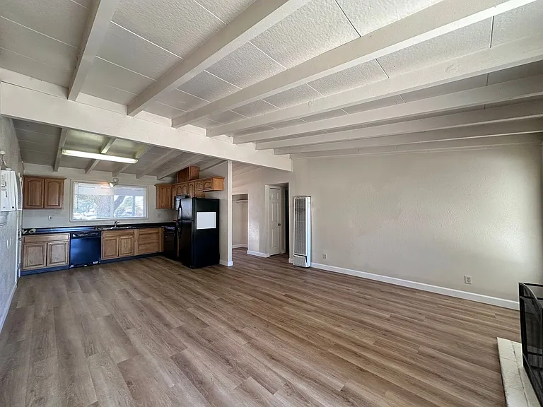 621 Hardy Dr — Photo 5