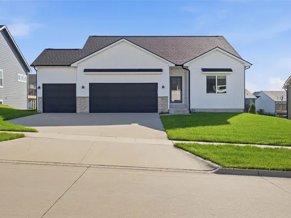 1603 Red Cedar Ln, Granger, IA 50109