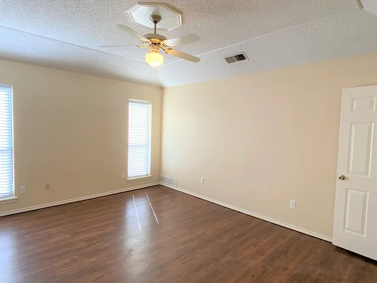 6845 Iola Ave — Photo 9