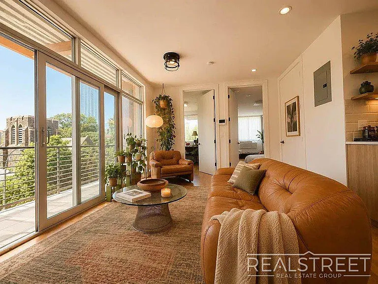 109 Winthrop St #4L — Photo 4