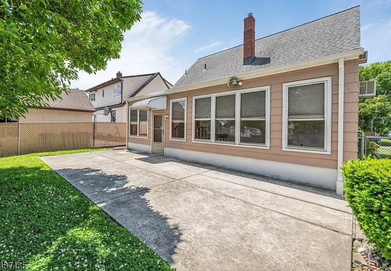 203 Charlton Ave — Photo 16