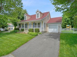 4 Lookout Hill Rd, Milford, CT 06461