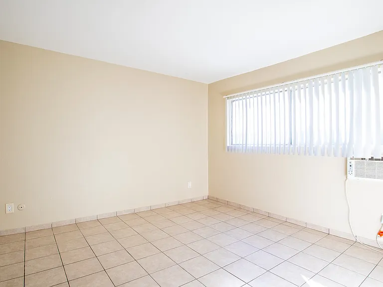 Cohasset Apartments — Photo 10